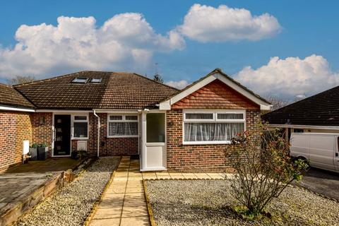 3 bedroom bungalow to rent, Taylors Road, Chesham
