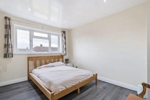 3 bedroom semi-detached house to rent, Longhill Road, London SE6