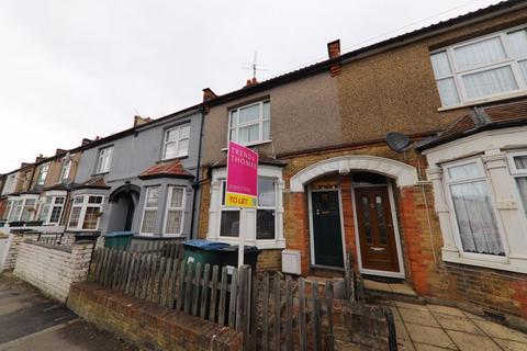 3 bedroom terraced house to rent, Whippendell Road, Watford WD18