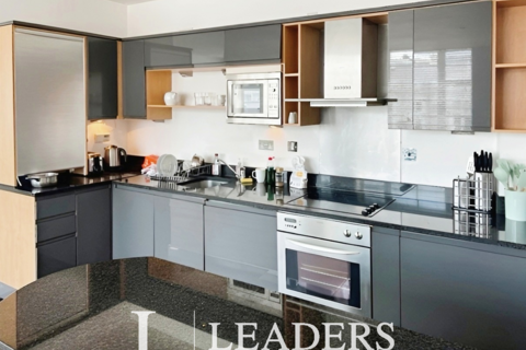 2 bedroom apartment to rent, North Street