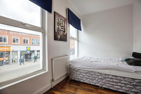 1 bedroom in a house share to rent, Denmark Hill, SE5