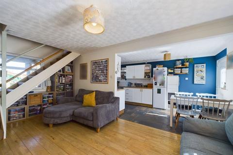 3 bedroom end of terrace house for sale, Angarrack, Hayle - A generous size house