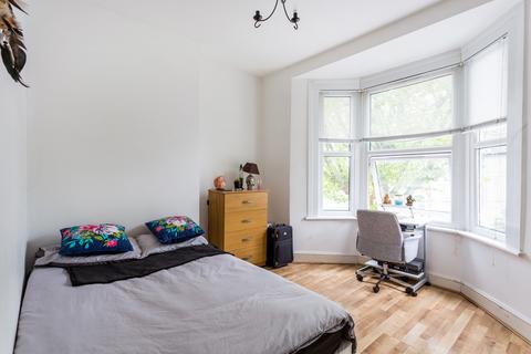 2 bedroom flat to rent, Terrace Road