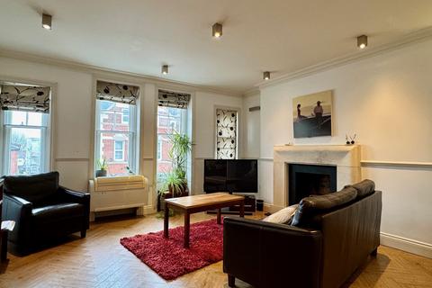 2 bedroom flat to rent, Heath Street, NW3
