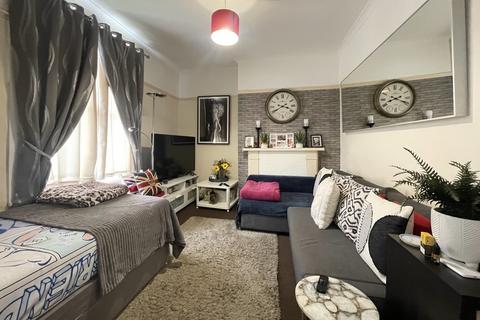 1 bedroom apartment for sale, Holmesdale Road, South Norwood, London SE25 6PP