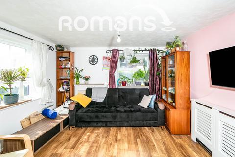 2 bedroom apartment to rent, Elm Park, Reading