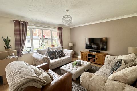 4 bedroom detached house to rent, Old Mill View, Dewsbury