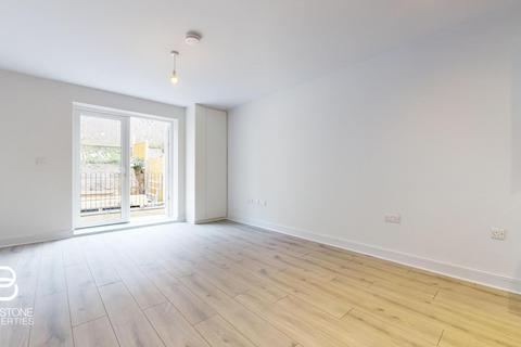 3 bedroom apartment to rent, Temple Road, Croydon