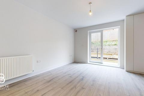 3 bedroom apartment to rent, Temple Road, Croydon