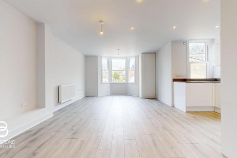 3 bedroom apartment to rent, Temple Road, Croydon