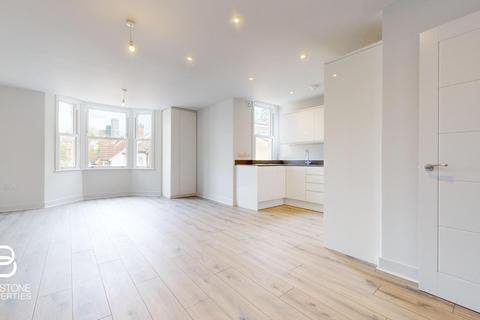 3 bedroom apartment to rent, Temple Road, Croydon