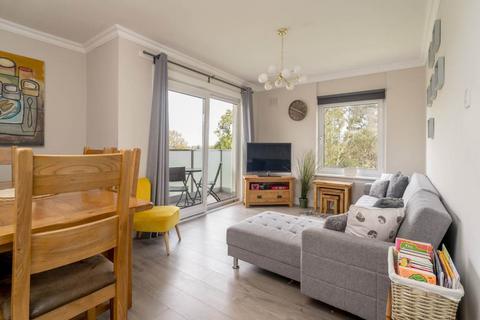 2 bedroom flat to rent, Barnton Court, Barnton, Edinburgh