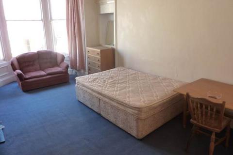 4 bedroom flat to rent, Leamington Terrace, Bruntsfield, Edinburgh
