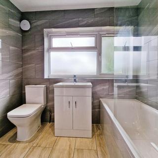 3 bedroom semi-detached house to rent, Belland Drive, Aldershot GU11