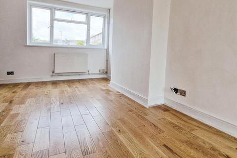 3 bedroom semi-detached house to rent, Belland Drive, Aldershot GU11