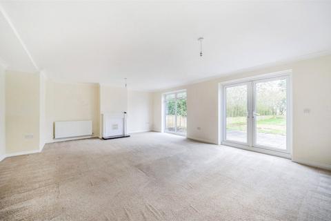 4 bedroom bungalow to rent, Crackley Lane, Kenilworth, Warwickshire, CV8