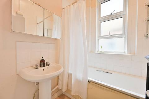 2 bedroom flat to rent, Rutland Park, Willesden Green, London, NW2