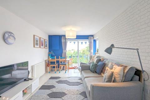 1 bedroom flat for sale, Bennett Close, Hounslow, TW4
