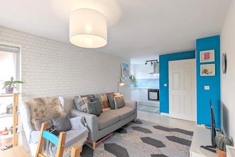 1 bedroom flat for sale, Bennett Close, Hounslow, TW4