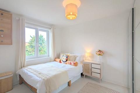 1 bedroom flat for sale, Bennett Close, Hounslow, TW4