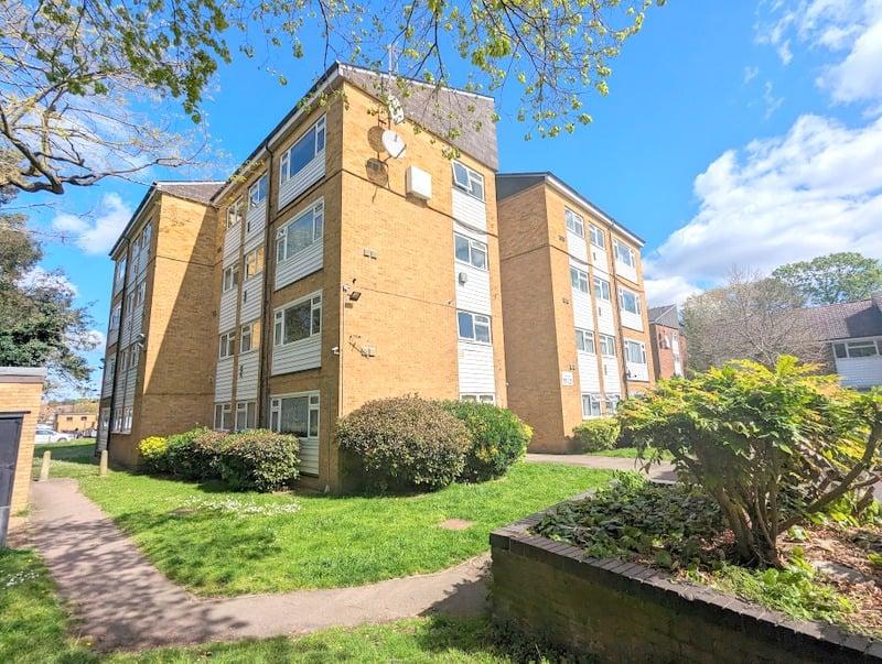 Field Road, Feltham, TW14 2 bed ground floor flat for sale £260,000