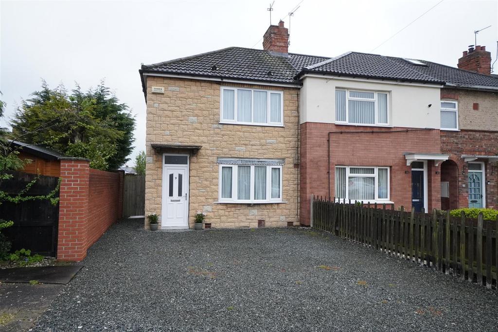 Hull Road Avenue, Howden, Goole 3 bed terraced house for sale £169,000