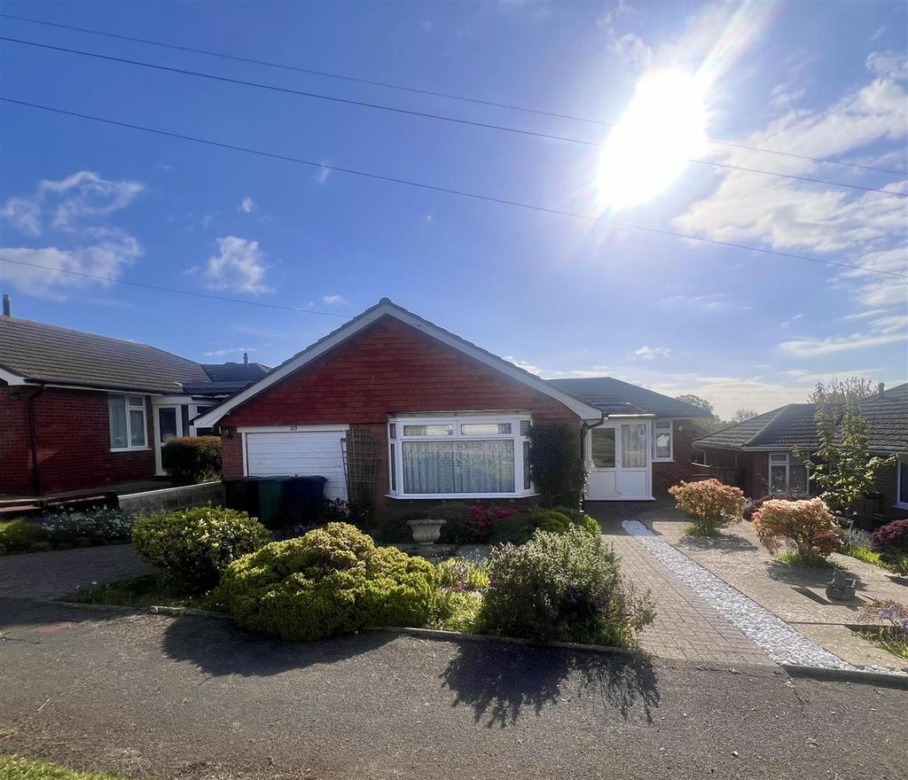 Millham Close, BexhillOnSea TN39 2 bed detached bungalow for sale £