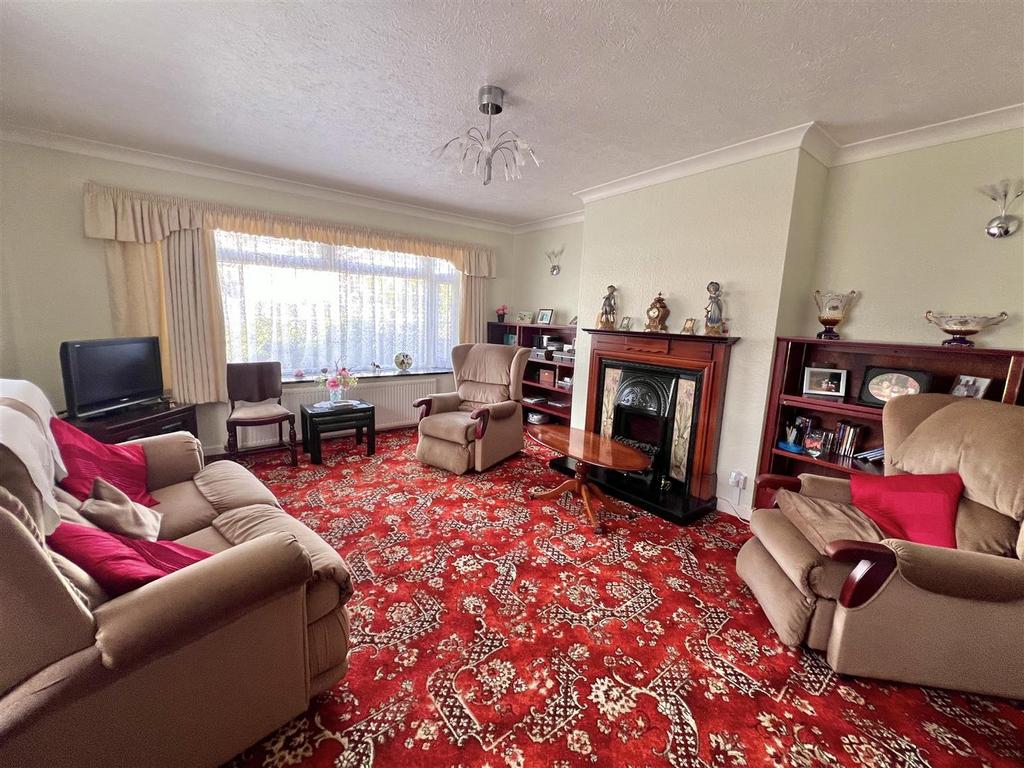 Millham Close, BexhillOnSea TN39 2 bed detached bungalow for sale £