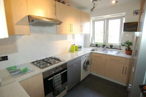 2 bedroom flat for sale, Farm Road, Hounslow TW4