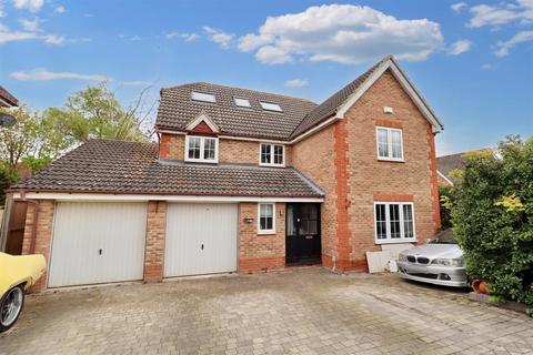 5 bedroom detached house for sale, Bridport Way, Braintree