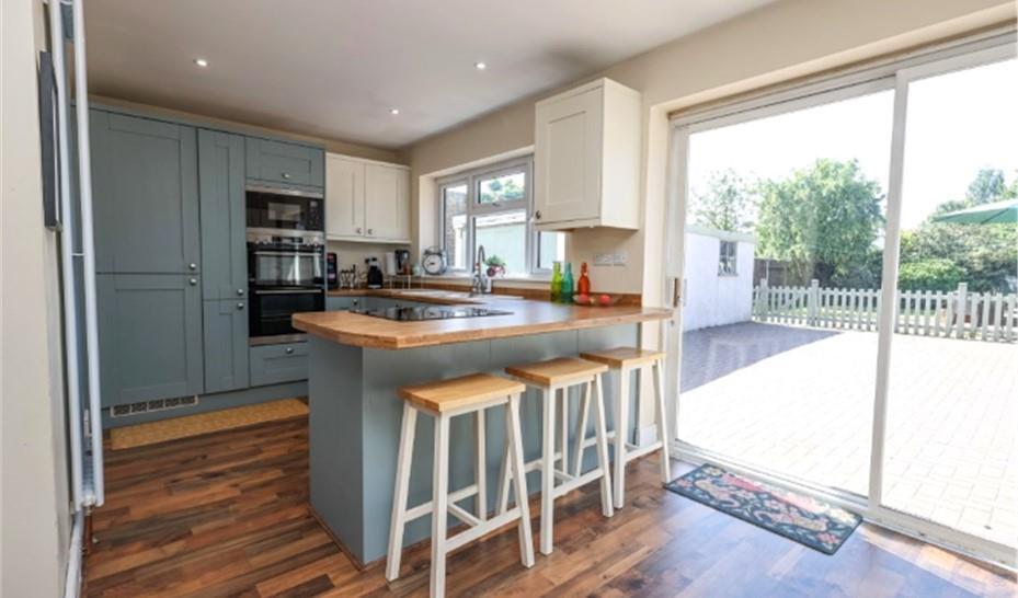 Kitchen 1.jpg