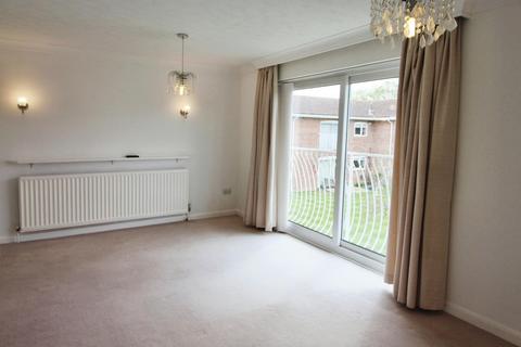 2 bedroom flat to rent, Waterford Place, Highcliffe