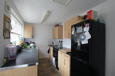 3 bedroom terraced house to rent, Woolmer Road, The Meadows