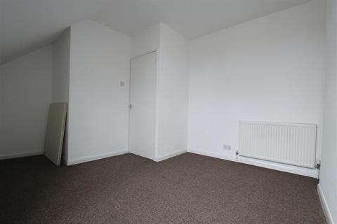 3 bedroom terraced house to rent, Woolmer Road, The Meadows