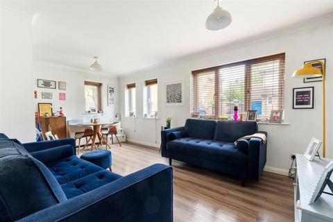 1 bedroom flat for sale, Victory Road, Wanstead