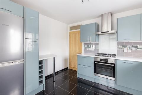 3 bedroom apartment to rent, Harrier Avenue, Wanstead