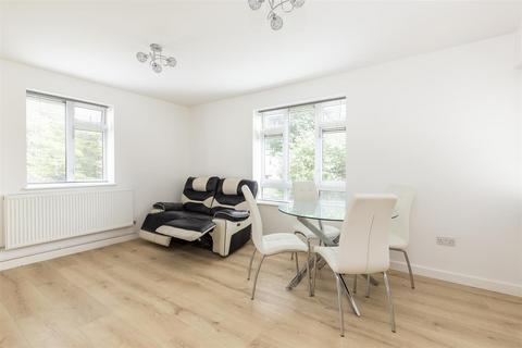3 bedroom apartment to rent, Harrier Avenue, Wanstead
