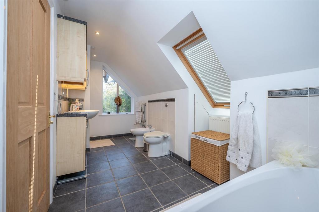 En-Suite Bathroom
