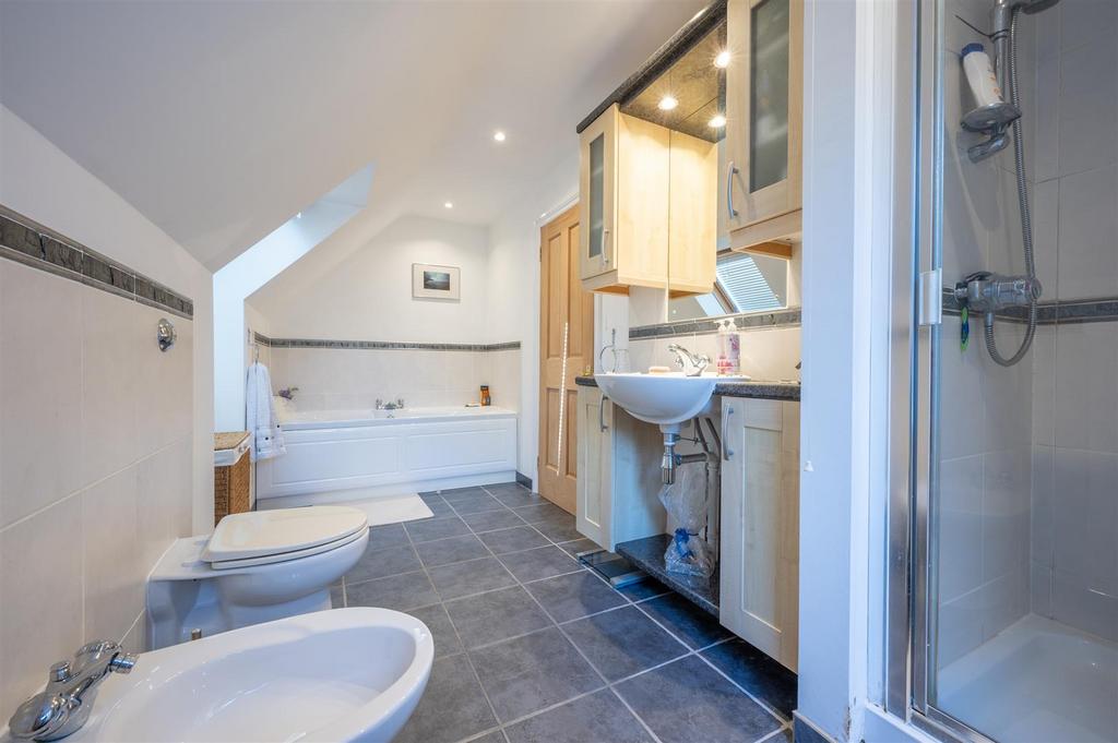 En-Suite Bathroom
