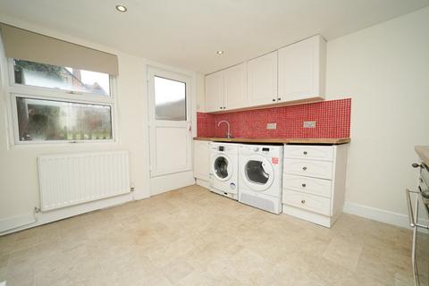 2 bedroom house to rent, Wing Road, Linslade