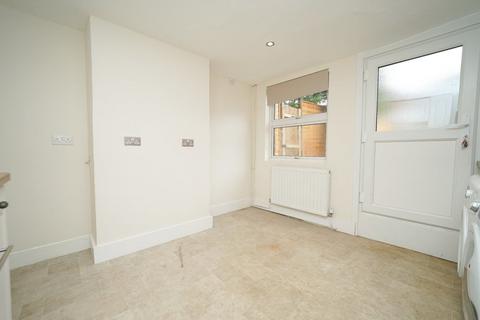 2 bedroom house to rent, Wing Road, Linslade