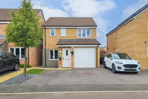 3 bedroom detached house for sale, Condor Drive, Leighton Buzzard