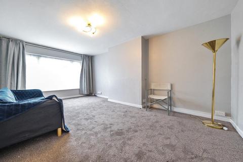 2 bedroom flat to rent, Kerry Court, Stanmore HA7