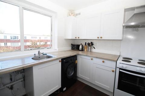 2 bedroom flat for sale, Blunesfield, Potters Bar EN6