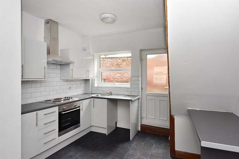 2 bedroom end of terrace house to rent, Waller Street, Macclesfield