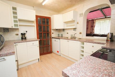 3 bedroom semi-detached house for sale, Grafton Close, Wellingborough NN8