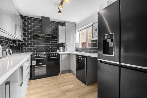 93 Queensway, Caversham, Reading, RG4 6SJ