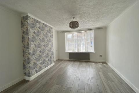 3 bedroom semi-detached house to rent, Minet Drive, Hayes, Middx, UB3 3JL