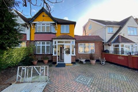 4 bedroom house for sale, Wimborne Avenue, North Hayes