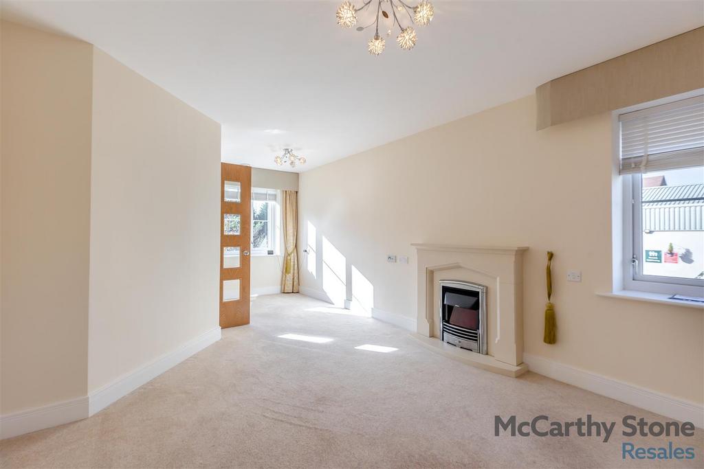 8668330-interior02.jpg
